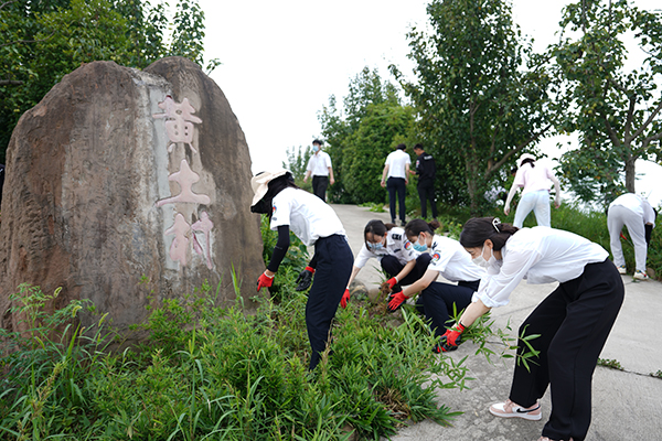 “助力鄉(xiāng)村振興，踐行艱苦奮斗” 將新員工黨性教育活動(dòng)搬到對(duì)口幫扶村2.jpg