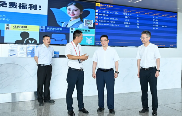 李云在綿陽機場集團調研